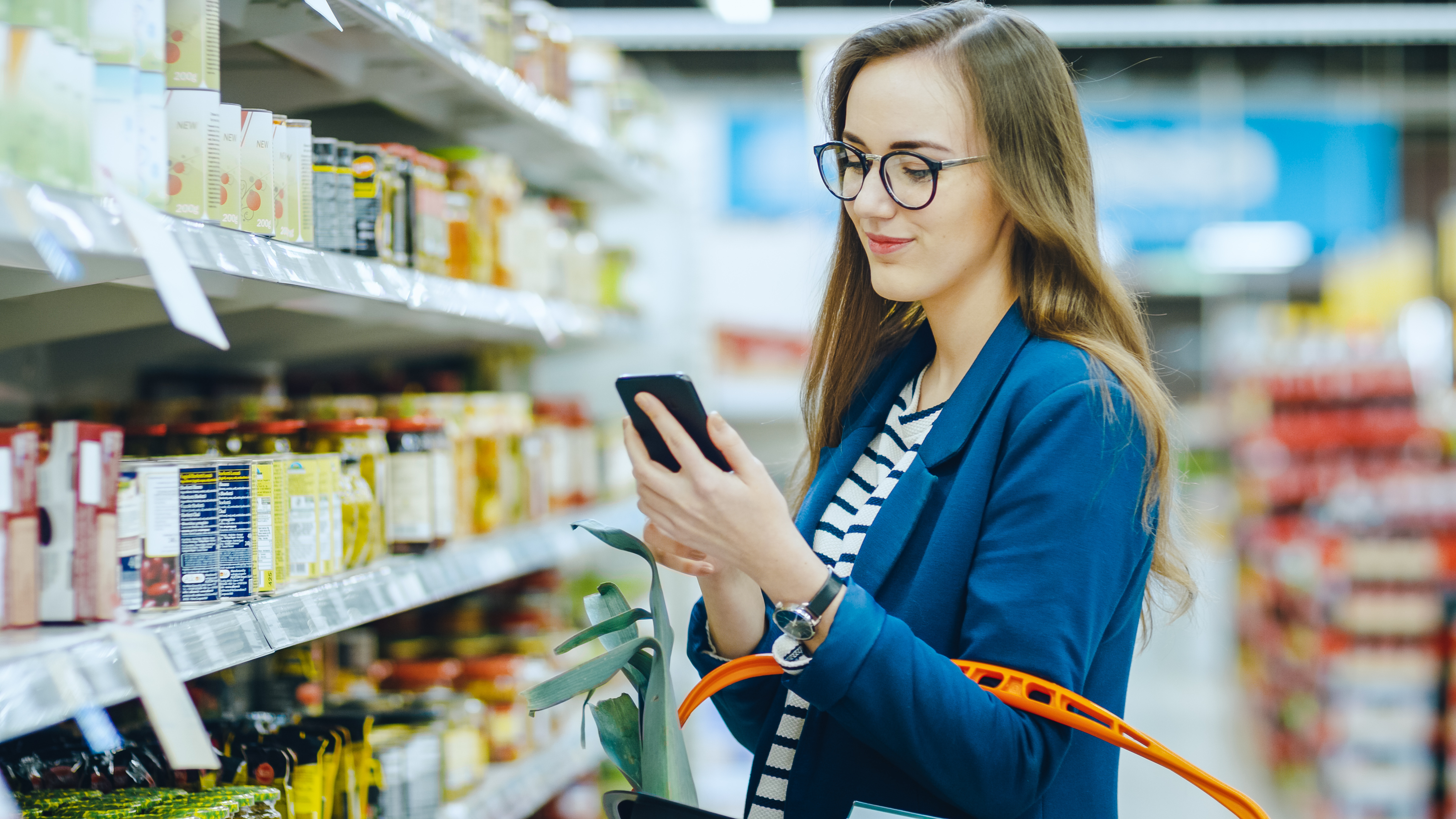 She to the shop. Красотки в супермаркете фото. Картинка потребитель из аптеки. Into the shop. Beauty woman uses smartphone.